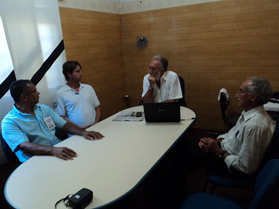 Vereador Toninho, Robison Prioli, Dr. Paulo David e Nardo Gurjon discutem a instalação de semáforos na cidade